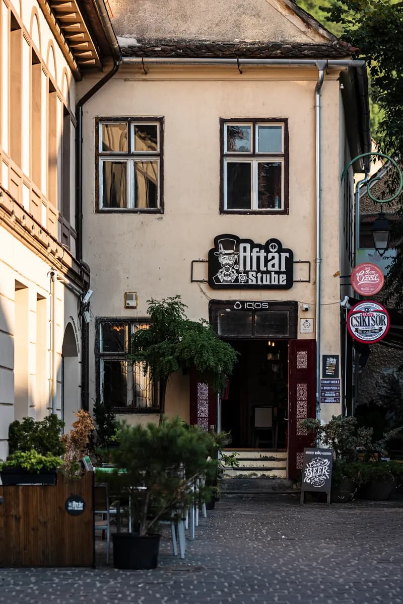 Entrance to Aftăr Stube in Brașov